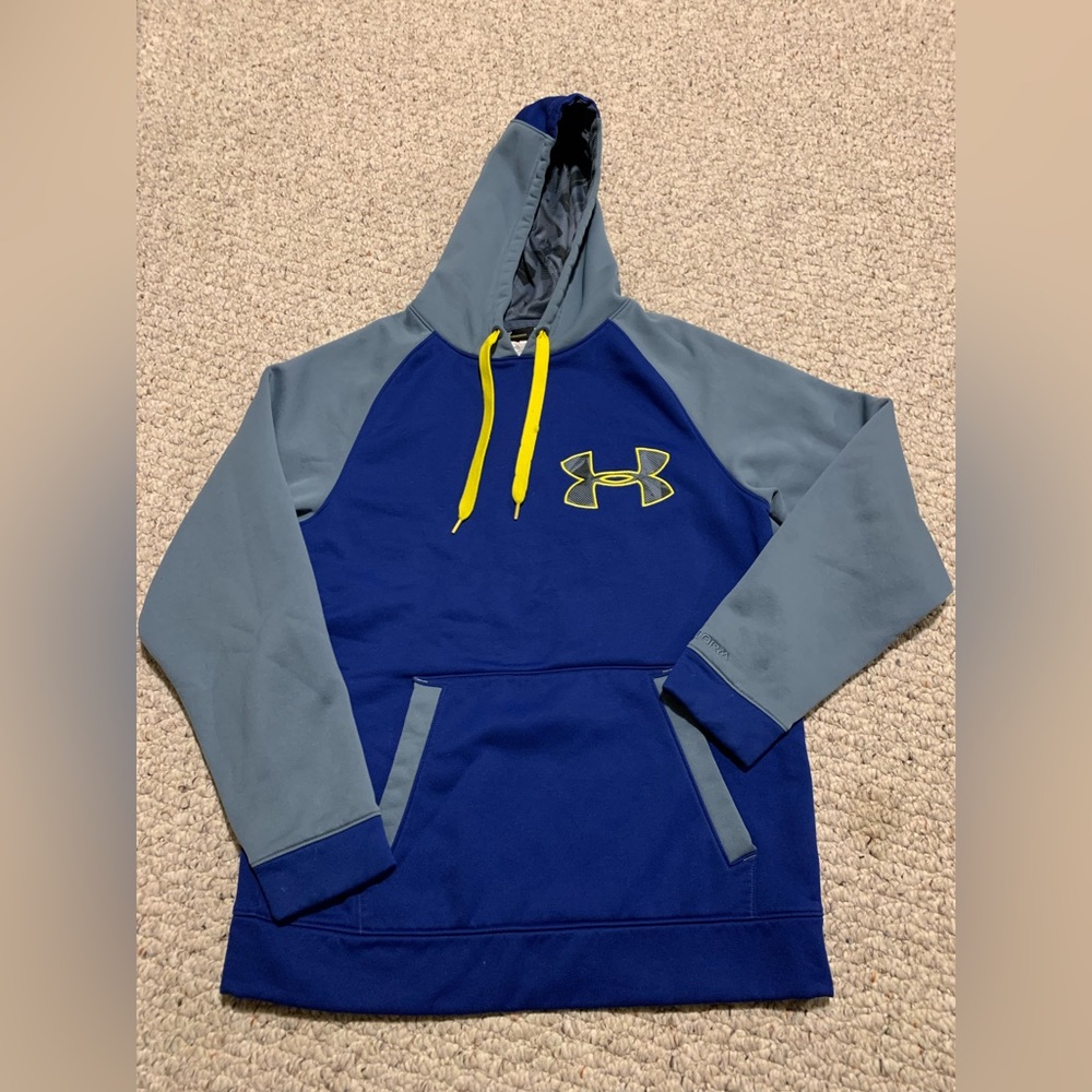 Men’s Under Armour Storm hoodie with front pocket size small lightly worn